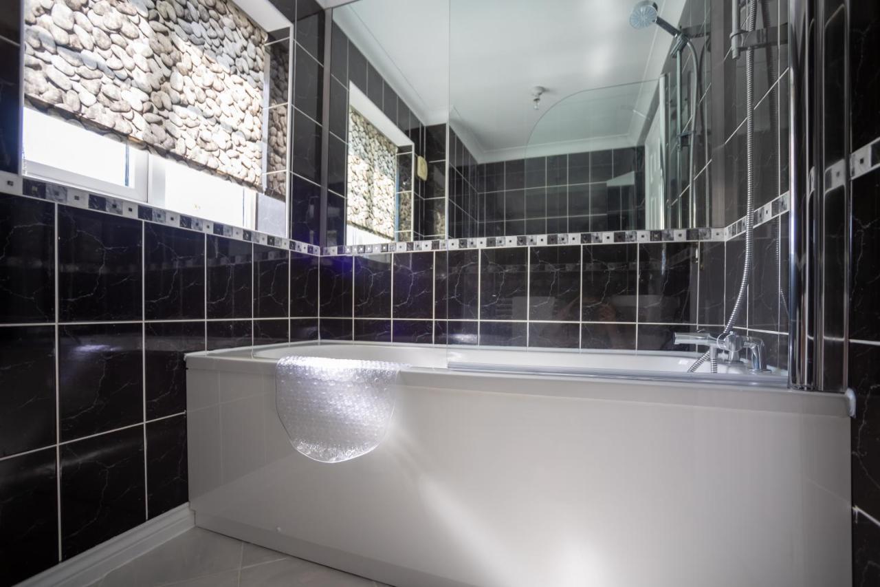 Hereford - Finch House - Modern 4 Bedroom House Located In South Hereford, Dog Friendly With Nearby Countryside, Pool Table, Sleeps Up To 10 Guests - Hosted By Rentmyhouse Exterior foto