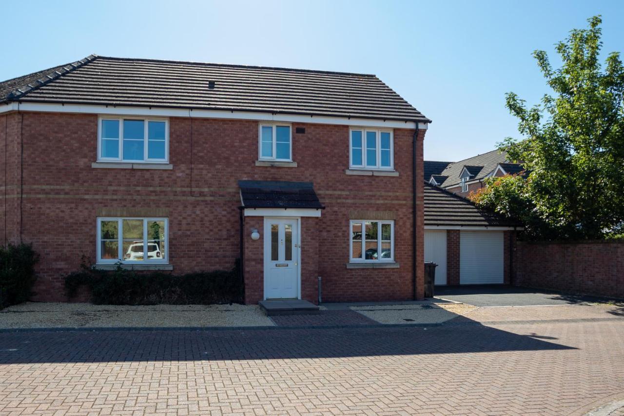 Hereford - Finch House - Modern 4 Bedroom House Located In South Hereford, Dog Friendly With Nearby Countryside, Pool Table, Sleeps Up To 10 Guests - Hosted By Rentmyhouse Exterior foto